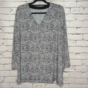 CATO Black and White Woman Shirt Size 26/28W